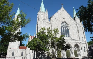 Cathedral of St. Peter in Kansas City, Kansas Mwkruse, CC BY-SA 4.0, via Wikimedia Commons